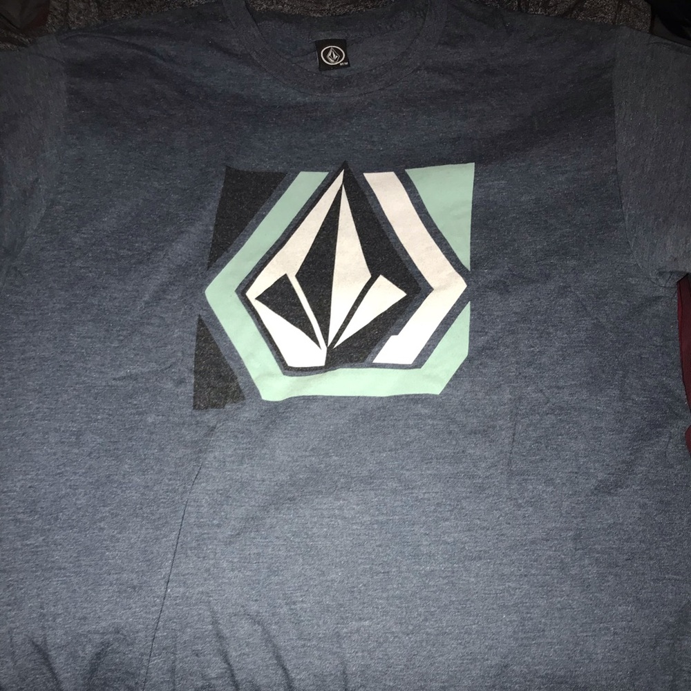 Men’s volcom shirt